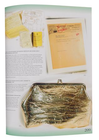 Lot #2042 Jacqueline Kennedy’s Gold Purse - Image 5