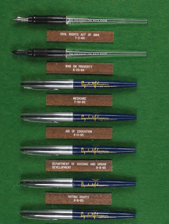 Lot #85 Lyndon B. Johnson: Fifty commemorative pens used during the signing of the Civil Rights Act of 1964, War on Poverty, and Medicare - Image 3