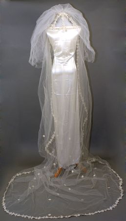 Lot #3185 Natalie Wood’s Veil from Brainstorm - Image 1