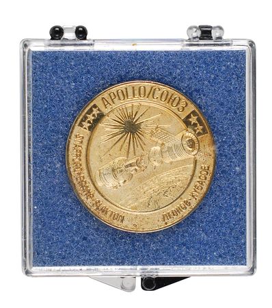 Lot #317 Wally Schirra?s Apollo-Soyuz Flown Robbins Medal  - Image 4
