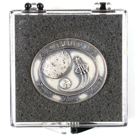 Lot #245 Dave Scott?s Apollo 14 Robbins Medal - Image 4