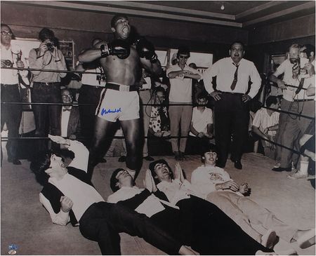 Lot #935 Muhammad Ali Signed Photograph - Image 1