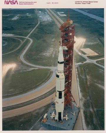 Lot #487 Apollo 12 Signed Photographs - Image 4
