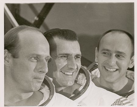 Lot #487 Apollo 12 Signed Photographs - Image 5
