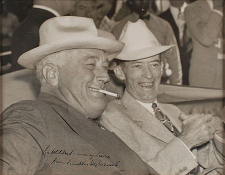 Lot #45 Franklin D. Roosevelt: Oversized photo inscribed to a New York Times correspondent - Image 2