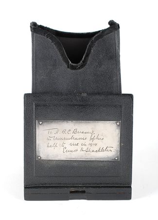 Lot #290 Ernest Shackleton: Shackleton’s camera viewer, presented in 1914 - Image 1