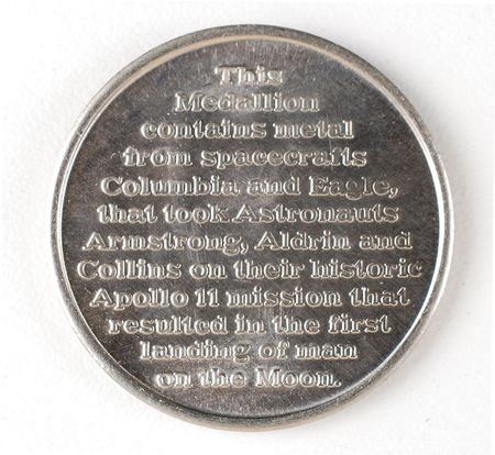 Lot #534 Buzz Aldrin Certificate and Medallion - Image 2