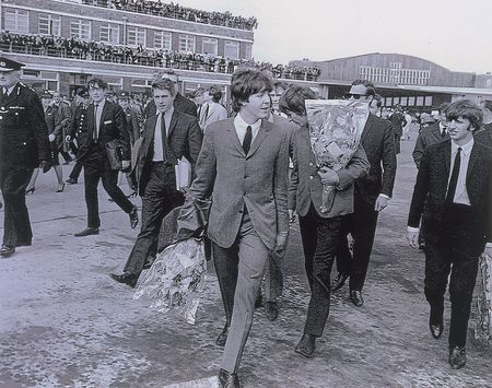 Lot #7002 Beatles Signed ‘A Hard Day’s Night’ Album Cover - Image 5