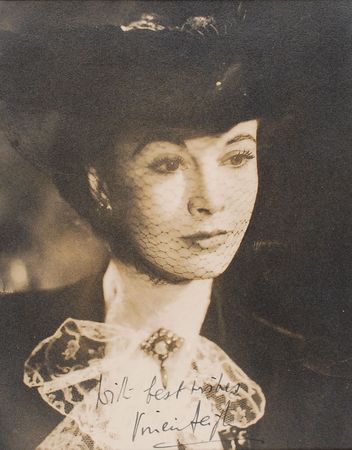 Lot #938 Vivien Leigh Signed Photograph - Image 1