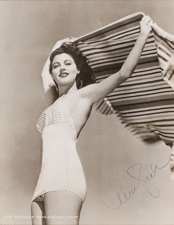 Lot #984 Ava Gardner Signed Photograph - Image 1