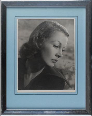 Lot #971 Vivien Leigh Signed Photograph - Image 1