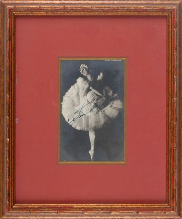 Lot #1081 Anna Pavlova Signed Photograph - Image 1