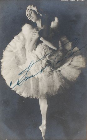 Lot #1081 Anna Pavlova Signed Photograph - Image 2