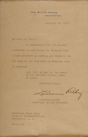Lot #63 Herbert Hoover: Signing pen establishing the rare “air-mail flyers’ medal of honor” - Image 2