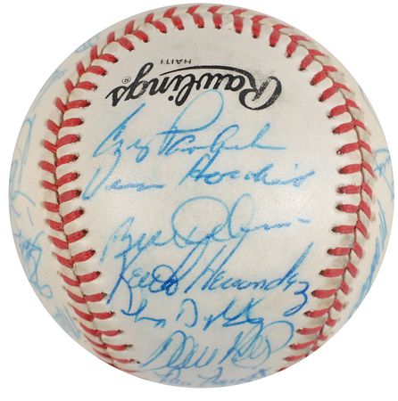 Lot #1147 NY Mets: 1986 Baseball - Image 1