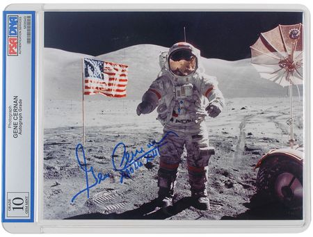 Lot #9462 Gene Cernan Signed Photograph - Image 1