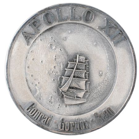 Lot #9334 Dave Scott’s Apollo 12 Flown Robbins Medal - Image 1