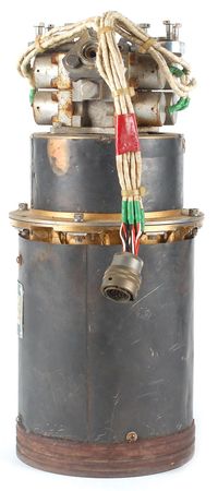 Lot #9145 Saturn V Third Stage Auxiliary Propulsion System Rocket Engine - Image 2