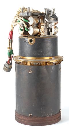 Lot #9145 Saturn V Third Stage Auxiliary Propulsion System Rocket Engine - Image 3