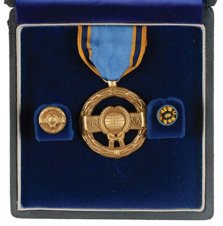 Lot #9218 NASA Exceptional Service Medal - Image 1