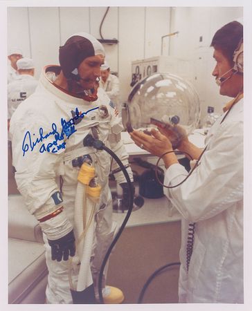 Lot #584 Apollo 12 Signed Photographs - Image 3