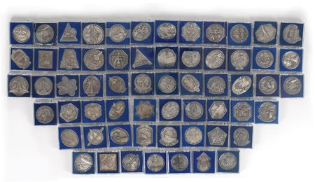 Lot #571 Space Shuttle Medallions: Cunninghamâ??s personal collection of 129 Space Shuttle Robbins medalsâ??a near-complete set - Image 4