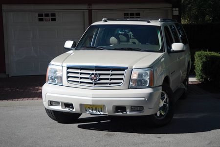 Lot #2576  Sopranos Screen-used 2003 Escalade - Image 1