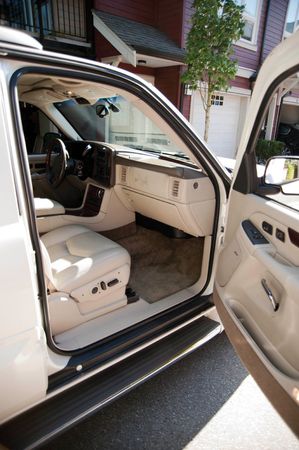 Lot #2576  Sopranos Screen-used 2003 Escalade - Image 28