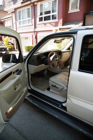 Lot #2576  Sopranos Screen-used 2003 Escalade - Image 30