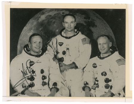 Lot #462 Neil Armstrong Signed Photograph - Image 2