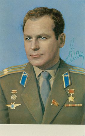 Lot #528 Cosmonauts - Image 2