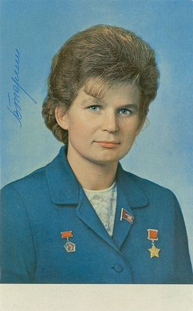 Lot #528 Cosmonauts - Image 3