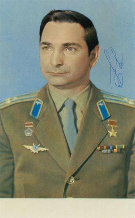 Lot #528 Cosmonauts - Image 4