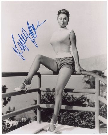 Lot #960 Sophia Loren Signed Photographs - Image 2
