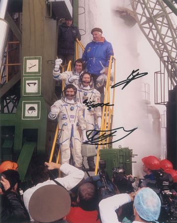 Lot #504 Apollo-Soyuz and Expedition 1 Signed Photographs - Image 4