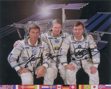 Lot #504 Apollo-Soyuz and Expedition 1 Signed Photographs - Image 5