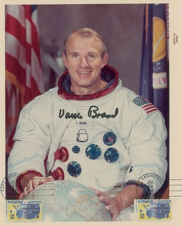 Lot #504 Apollo-Soyuz and Expedition 1 Signed Photographs - Image 6