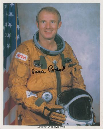 Lot #504 Apollo-Soyuz and Expedition 1 Signed Photographs - Image 7