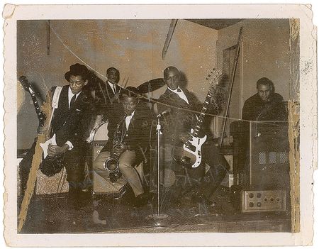 Lot #761 Jimi Hendrix: Rare 1963 photo of Hendrix during his short stint with The Barnevilles - Image 2
