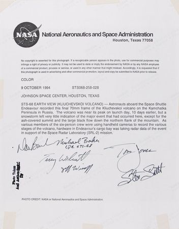Lot #525 Space Shuttle: Visually impressive cast of Space Shuttle astronauts - Image 7