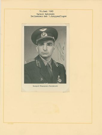 Lot #532 Cosmonauts Signed Photographs - Image 4
