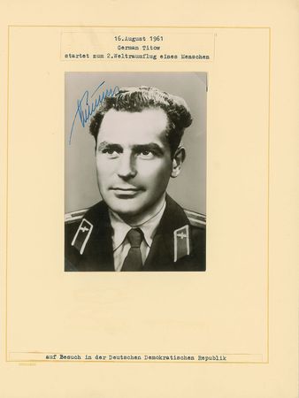 Lot #532 Cosmonauts Signed Photographs - Image 5