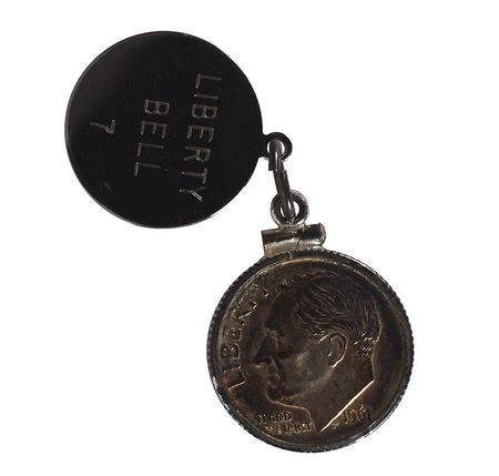 Lot #555 Gus Grissom: 1961 dime carried on the eventful Liberty Bell 7 flight - Image 1
