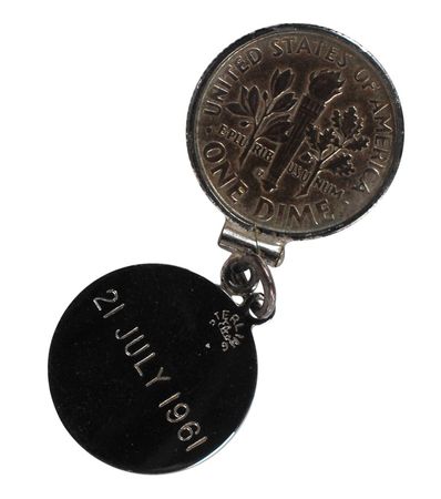 Lot #555 Gus Grissom: 1961 dime carried on the eventful Liberty Bell 7 flight - Image 2