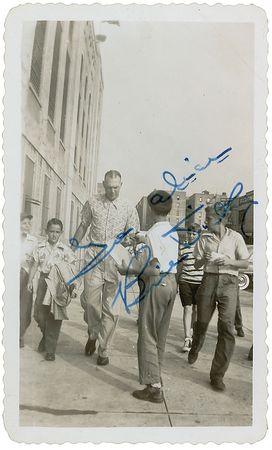Lot #834 NY Yankees Signed Photographs - Image 6