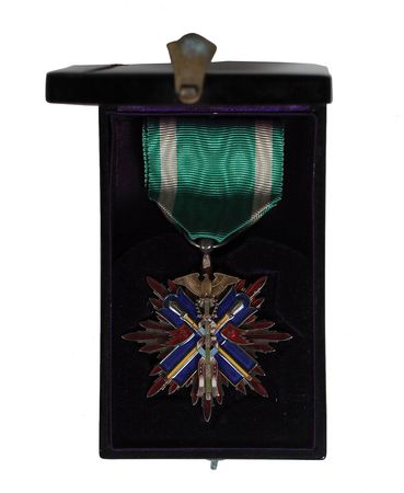 Lot #385 Emperor Meiji: The esteemed ?Order of the Golden Kite? presented by Emperor Meiji - Image 5