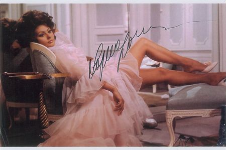 Lot #1002 Sophia Loren Signed Photograph - Image 5