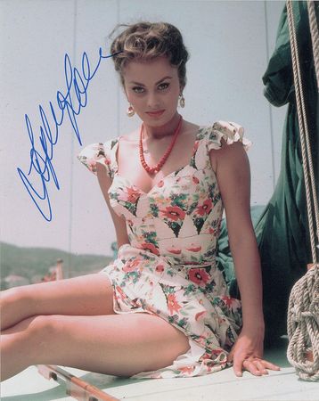 Lot #1001 Sophia Loren Signed Photographs - Image 1