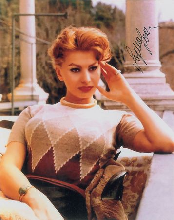 Lot #1001 Sophia Loren Signed Photographs - Image 2
