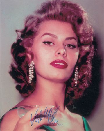 Lot #1001 Sophia Loren Signed Photographs - Image 4